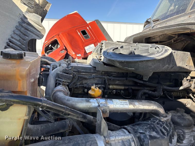 image for item YA1175 2016 Freightliner Cascadia semi truck