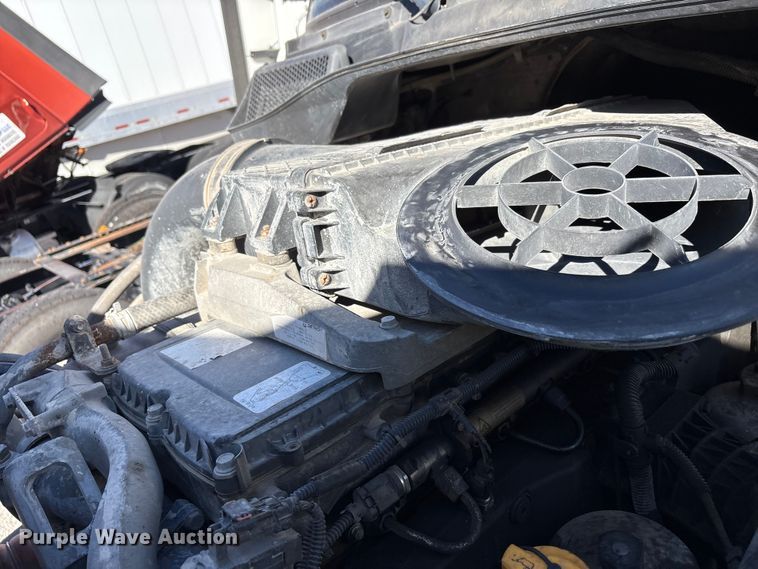 image for item YA1175 2016 Freightliner Cascadia semi truck