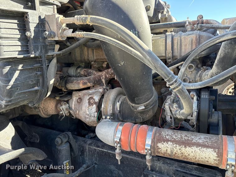 image for item YA1175 2016 Freightliner Cascadia semi truck