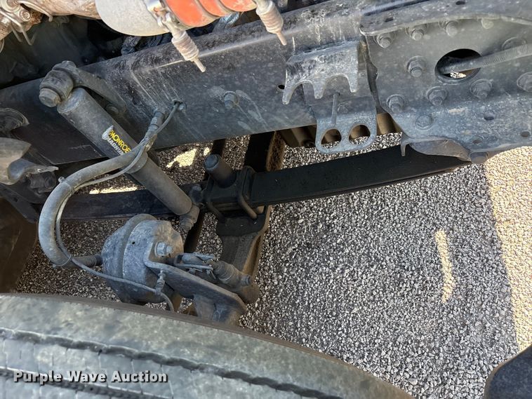 image for item YA1175 2016 Freightliner Cascadia semi truck