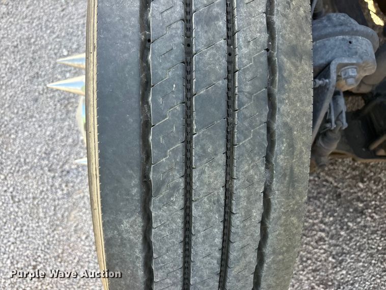 image for item YA1175 2016 Freightliner Cascadia semi truck