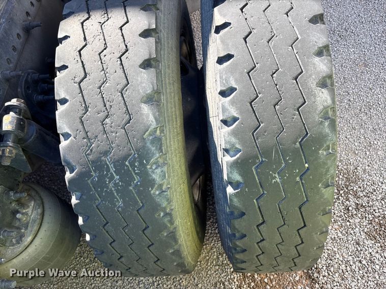 image for item YA1175 2016 Freightliner Cascadia semi truck