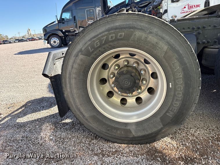 image for item YA1175 2016 Freightliner Cascadia semi truck