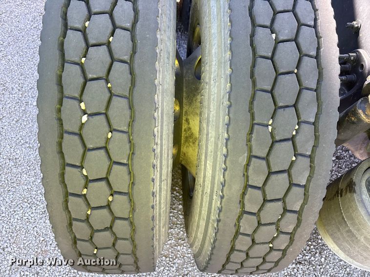 image for item YA1175 2016 Freightliner Cascadia semi truck