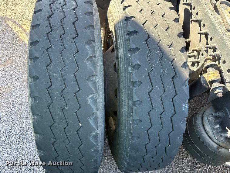 image for item YA1175 2016 Freightliner Cascadia semi truck