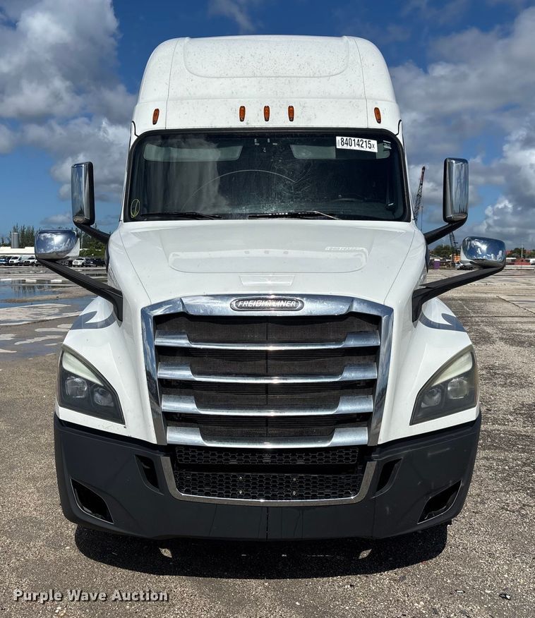 image for item YA1179 2019 Freightliner Cascadia semi truck