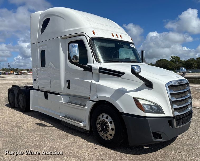 image for item YA1179 2019 Freightliner Cascadia semi truck
