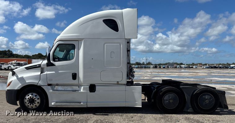 image for item YA1179 2019 Freightliner Cascadia semi truck