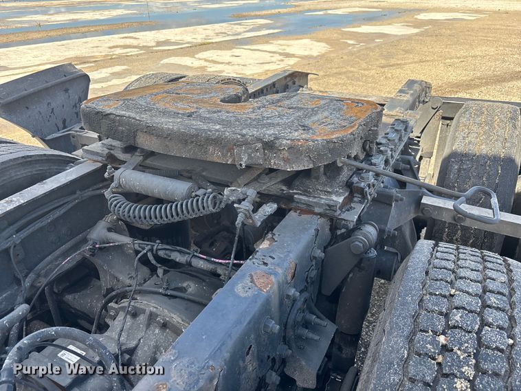 image for item YA1179 2019 Freightliner Cascadia semi truck