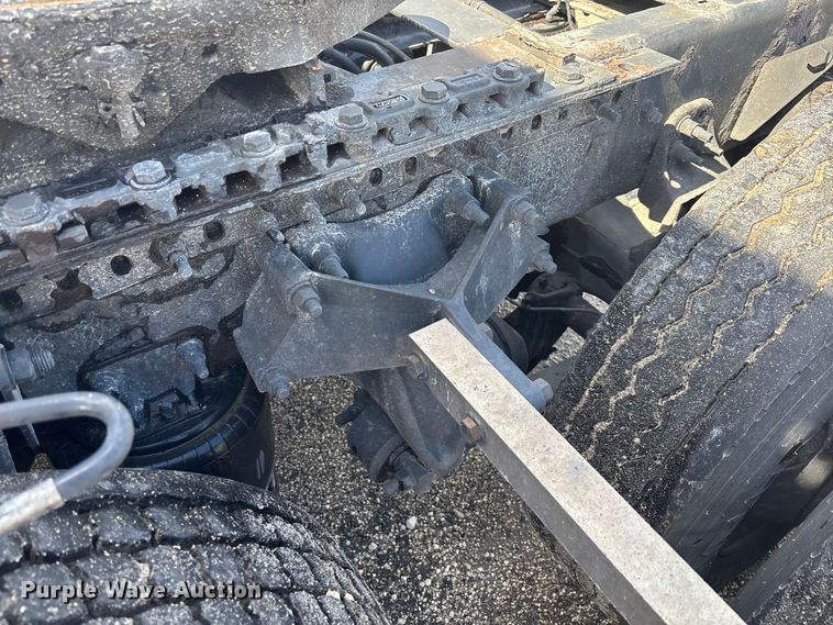 image for item YA1179 2019 Freightliner Cascadia semi truck