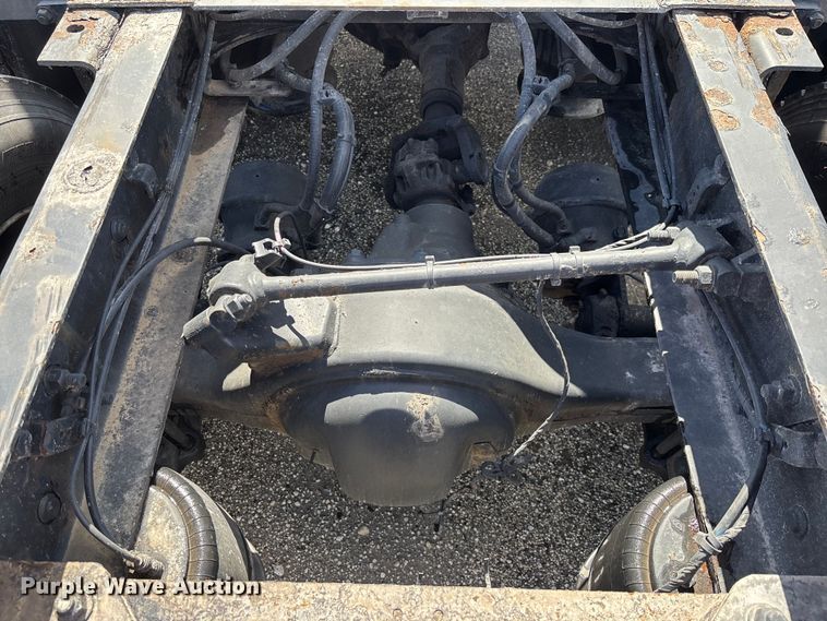 image for item YA1179 2019 Freightliner Cascadia semi truck