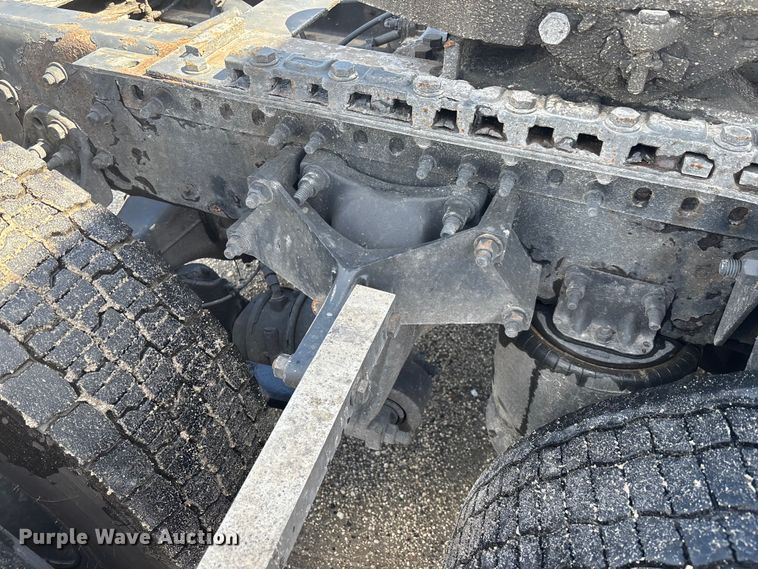 image for item YA1179 2019 Freightliner Cascadia semi truck