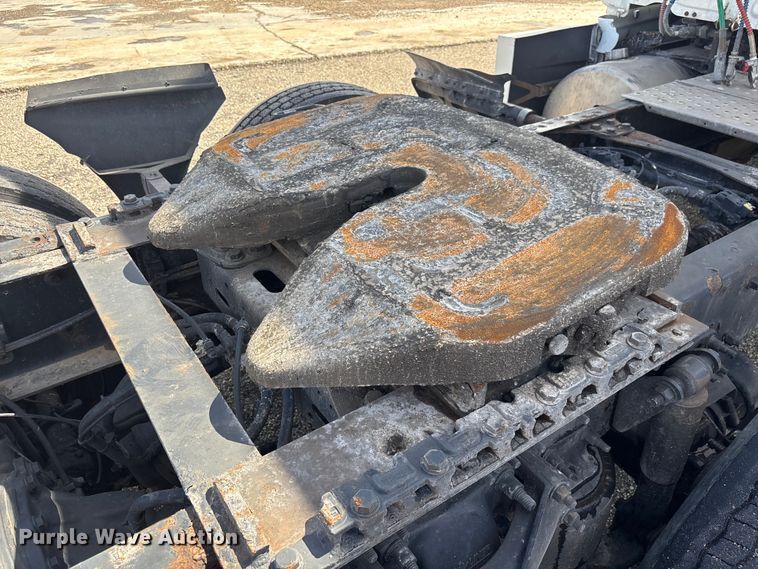 image for item YA1179 2019 Freightliner Cascadia semi truck