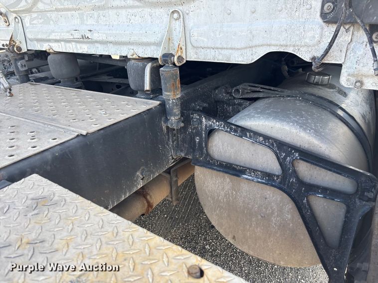 image for item YA1179 2019 Freightliner Cascadia semi truck