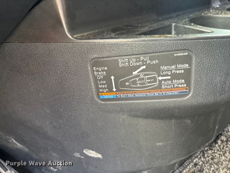 image for item YA1179 2019 Freightliner Cascadia semi truck