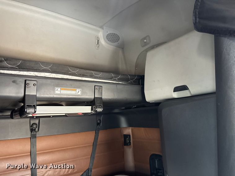 image for item YA1179 2019 Freightliner Cascadia semi truck