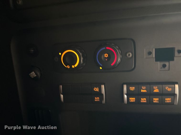 image for item YA1179 2019 Freightliner Cascadia semi truck