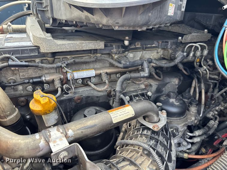 image for item YA1179 2019 Freightliner Cascadia semi truck