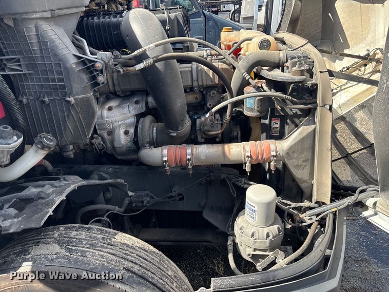 image for item YA1179 2019 Freightliner Cascadia semi truck