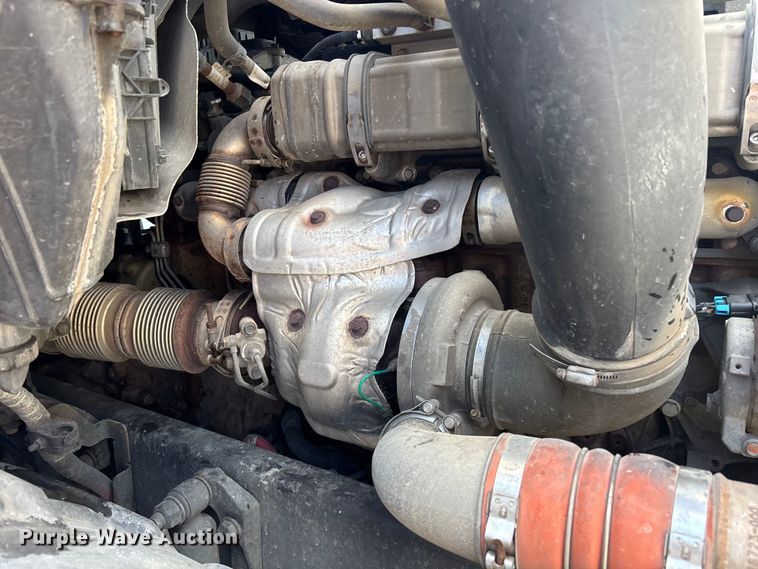 image for item YA1179 2019 Freightliner Cascadia semi truck