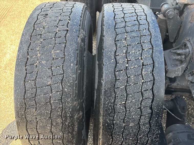 image for item YA1179 2019 Freightliner Cascadia semi truck