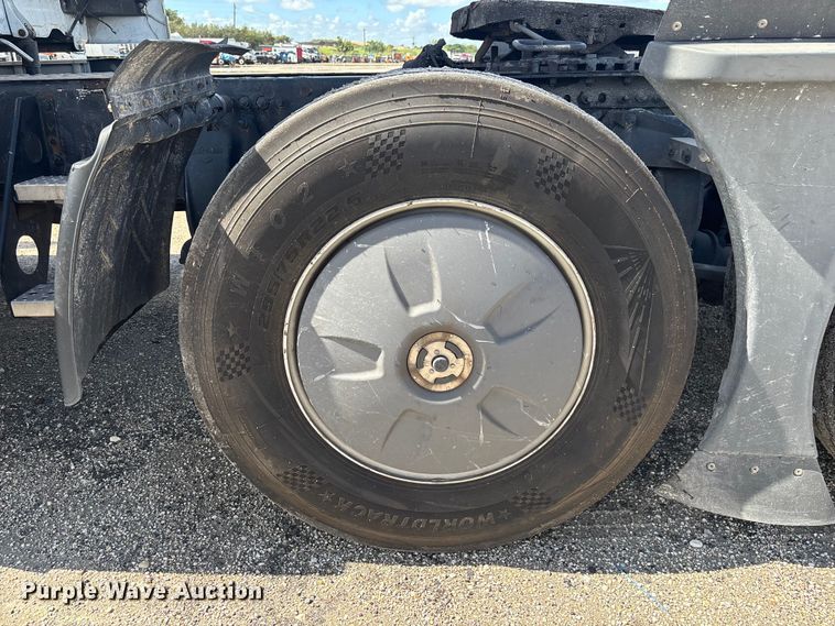 image for item YA1179 2019 Freightliner Cascadia semi truck