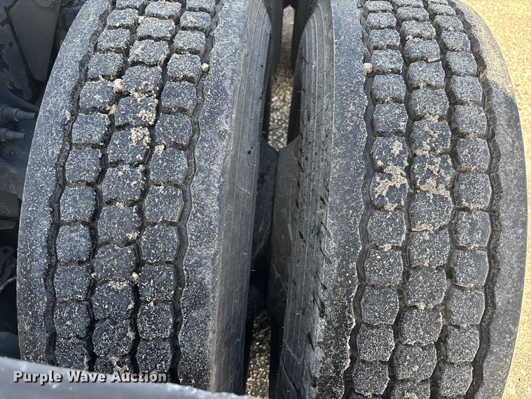 image for item YA1179 2019 Freightliner Cascadia semi truck