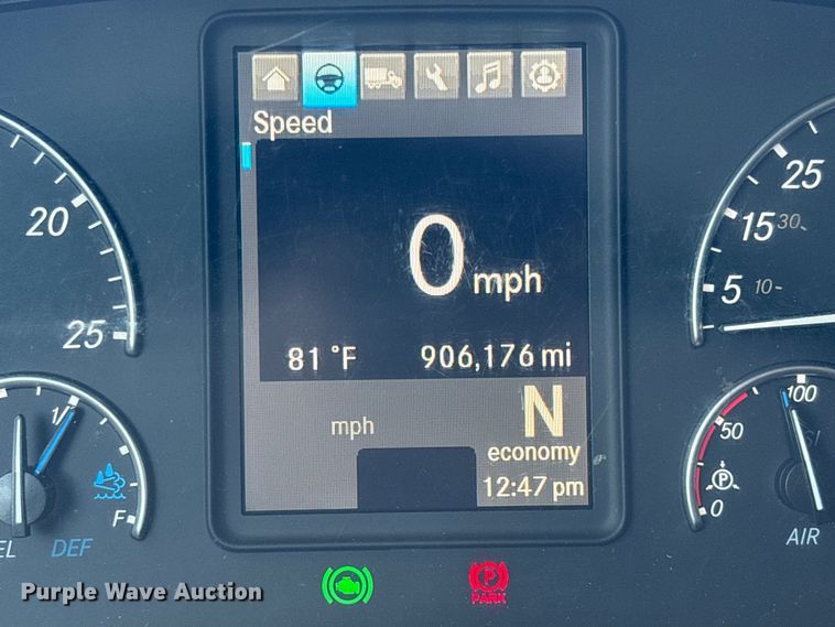 image for item YA1179 2019 Freightliner Cascadia semi truck