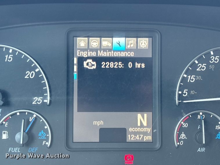 image for item YA1179 2019 Freightliner Cascadia semi truck