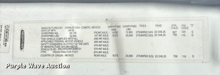 image for item YA1179 2019 Freightliner Cascadia semi truck