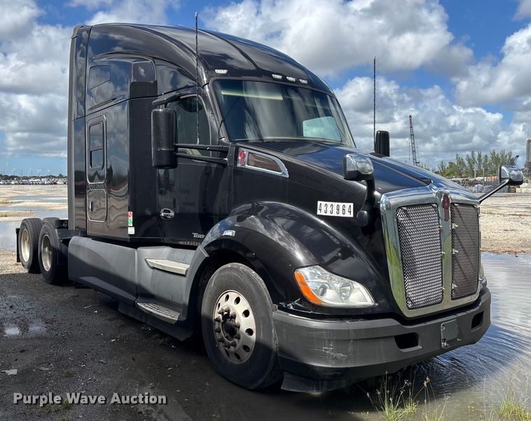 image for item YA1189 2019 Kenworth T680 semi truck
