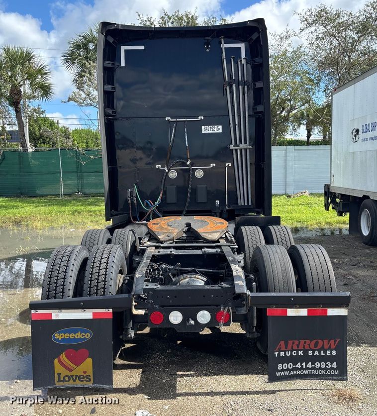 image for item YA1189 2019 Kenworth T680 semi truck