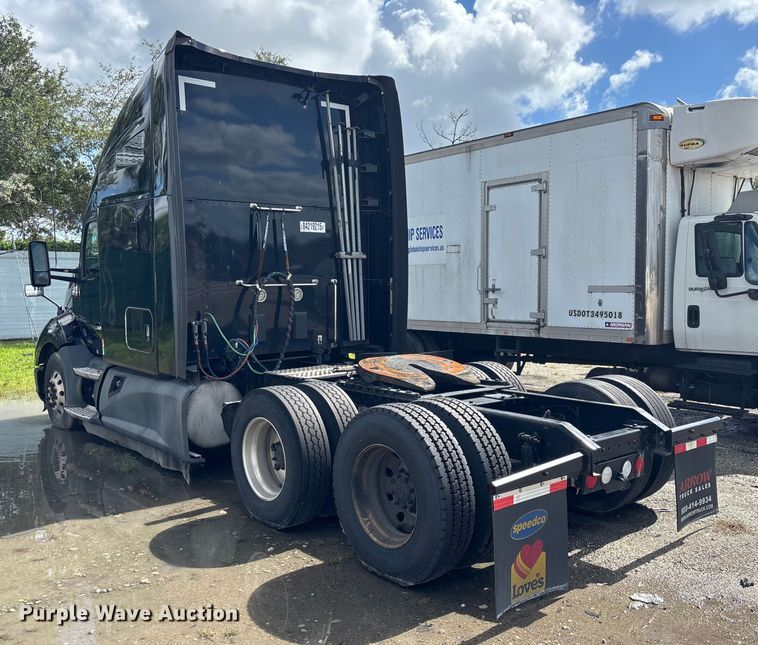 image for item YA1189 2019 Kenworth T680 semi truck