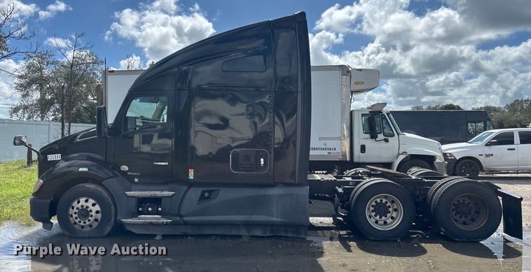 image for item YA1189 2019 Kenworth T680 semi truck
