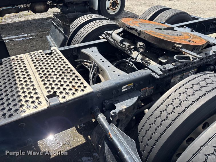 image for item YA1189 2019 Kenworth T680 semi truck