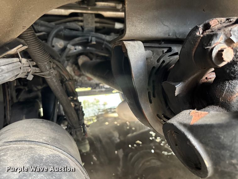 image for item YA1189 2019 Kenworth T680 semi truck