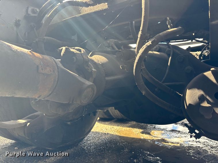 image for item YA1189 2019 Kenworth T680 semi truck