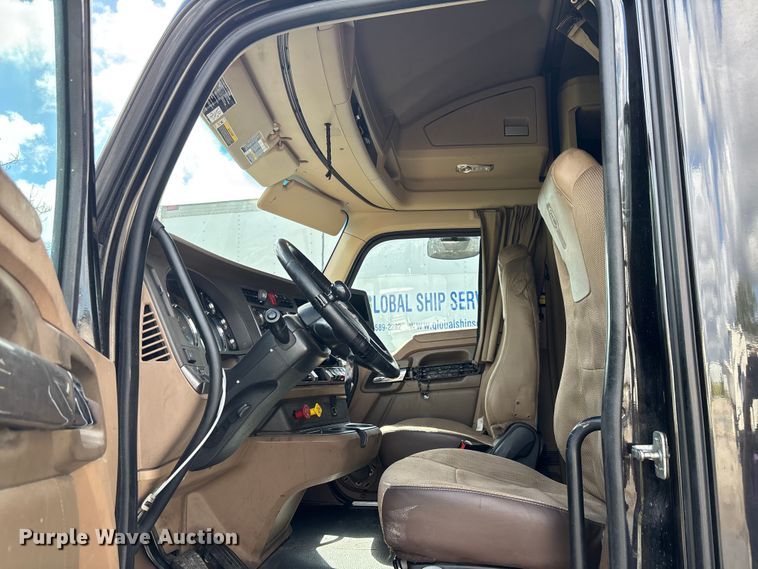 image for item YA1189 2019 Kenworth T680 semi truck