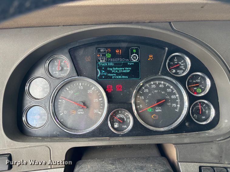 image for item YA1189 2019 Kenworth T680 semi truck