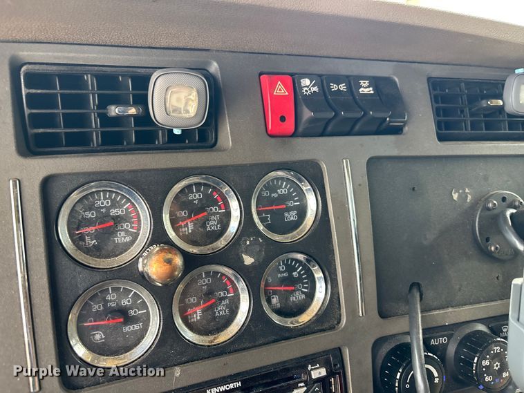 image for item YA1189 2019 Kenworth T680 semi truck