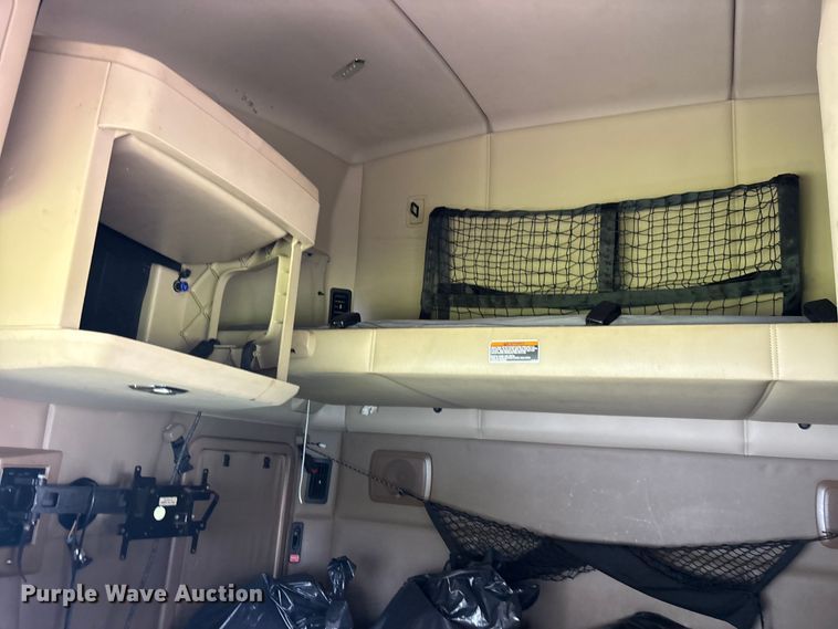 image for item YA1189 2019 Kenworth T680 semi truck