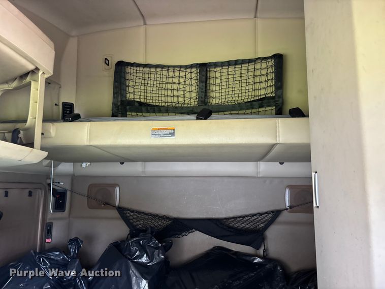 image for item YA1189 2019 Kenworth T680 semi truck