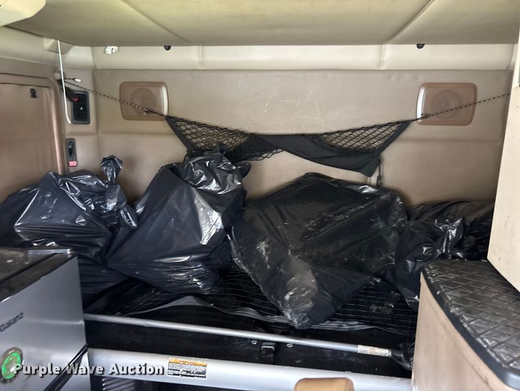 image for item YA1189 2019 Kenworth T680 semi truck