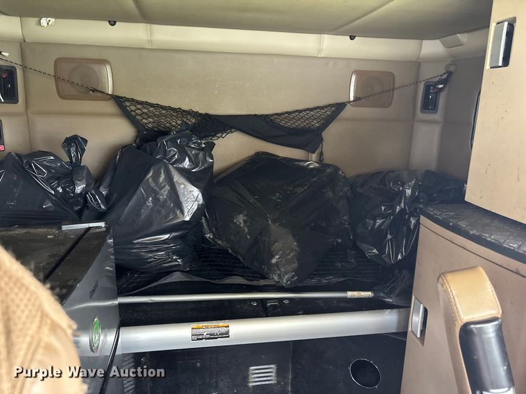 image for item YA1189 2019 Kenworth T680 semi truck