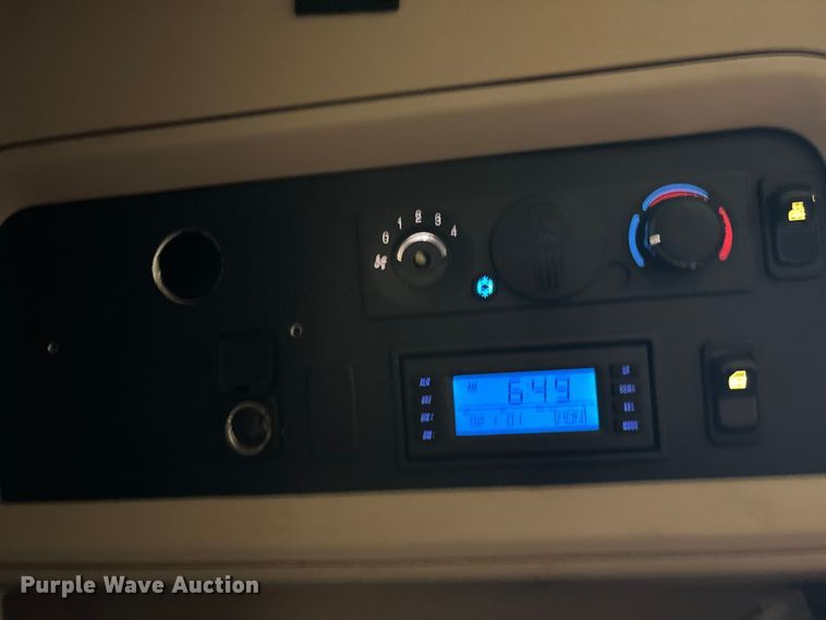 image for item YA1189 2019 Kenworth T680 semi truck