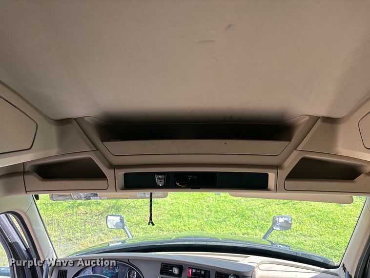 image for item YA1189 2019 Kenworth T680 semi truck