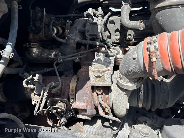 image for item YA1189 2019 Kenworth T680 semi truck