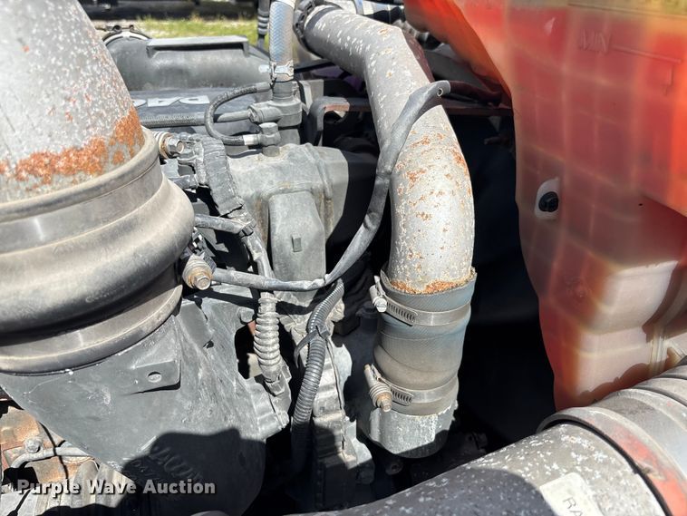 image for item YA1189 2019 Kenworth T680 semi truck