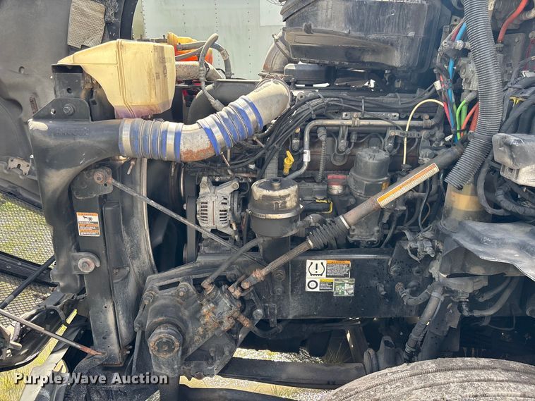 image for item YA1189 2019 Kenworth T680 semi truck