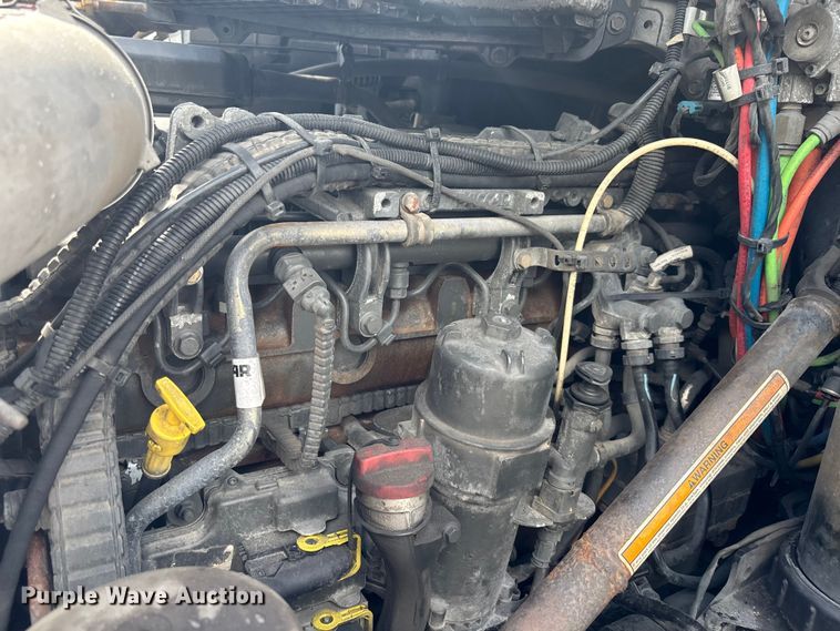 image for item YA1189 2019 Kenworth T680 semi truck